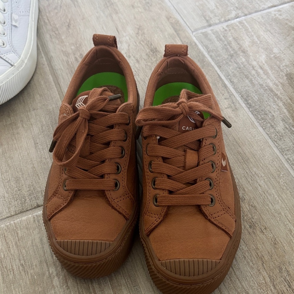 Cariuma Women's Brown Sneakers